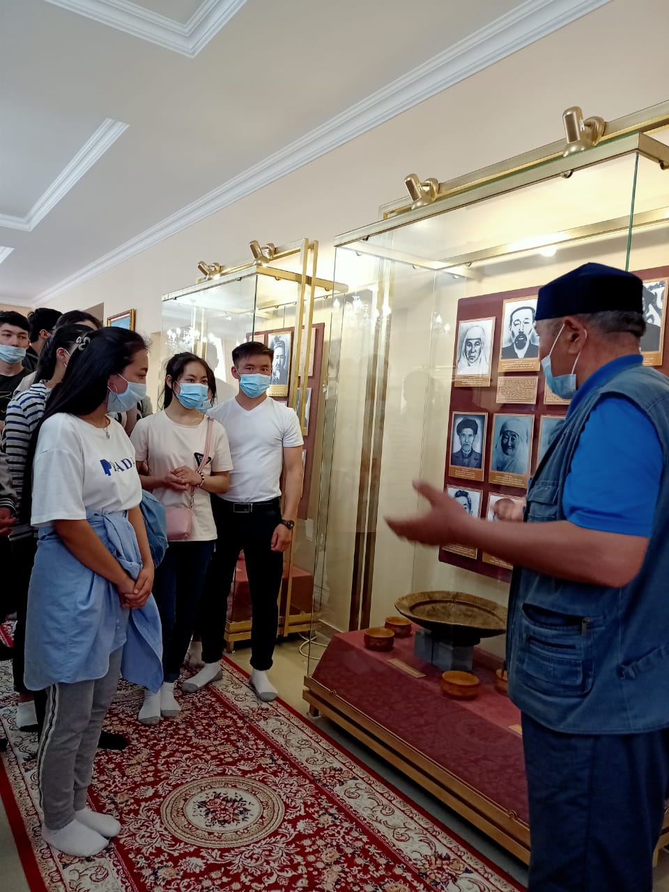 Менің досымның төбесі жоқ фотосы